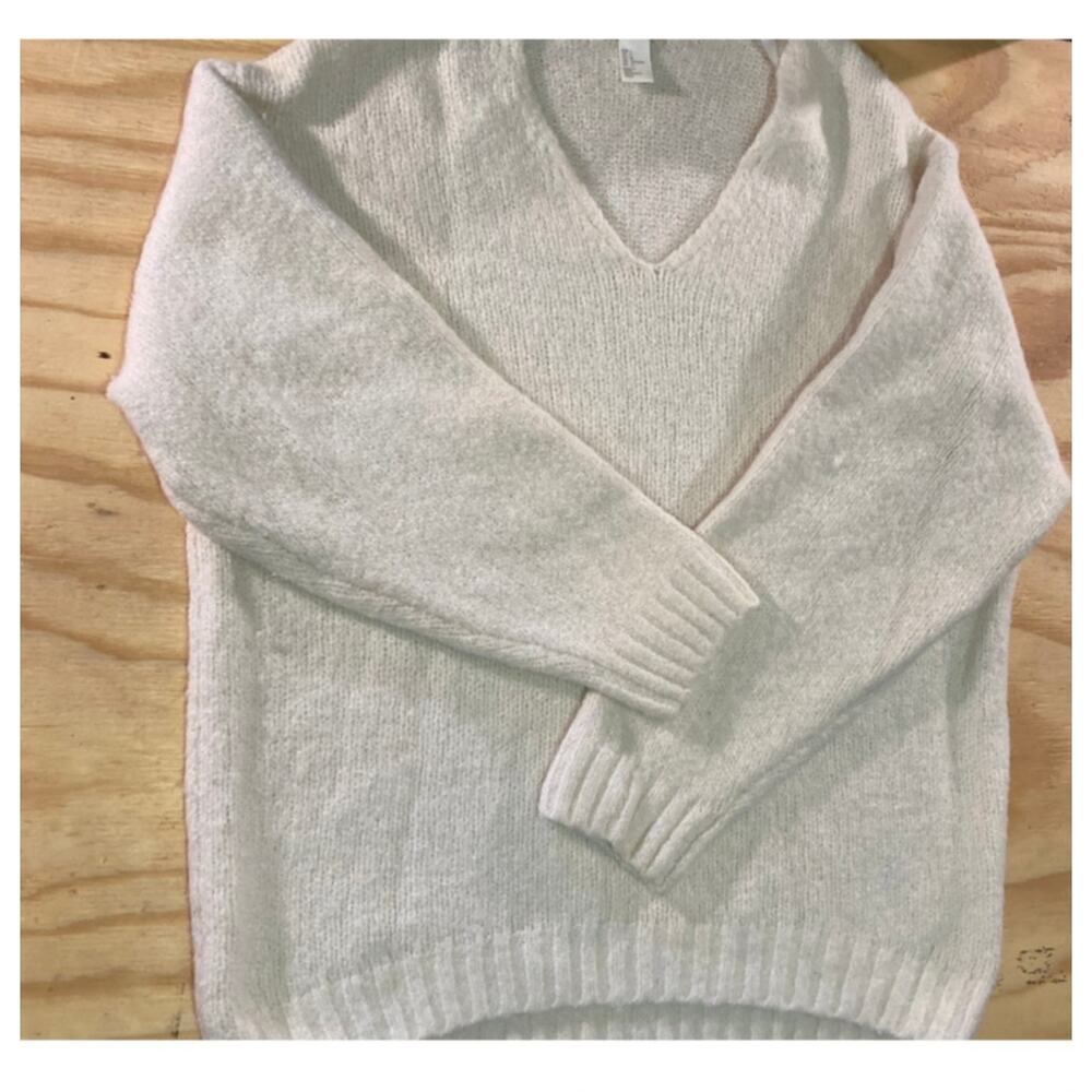 H & M Knit Sweater Size Large- Oversized Pull Over Cream- Pre-Owned